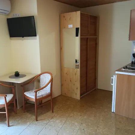 Mercedesz Ii. Apartment *